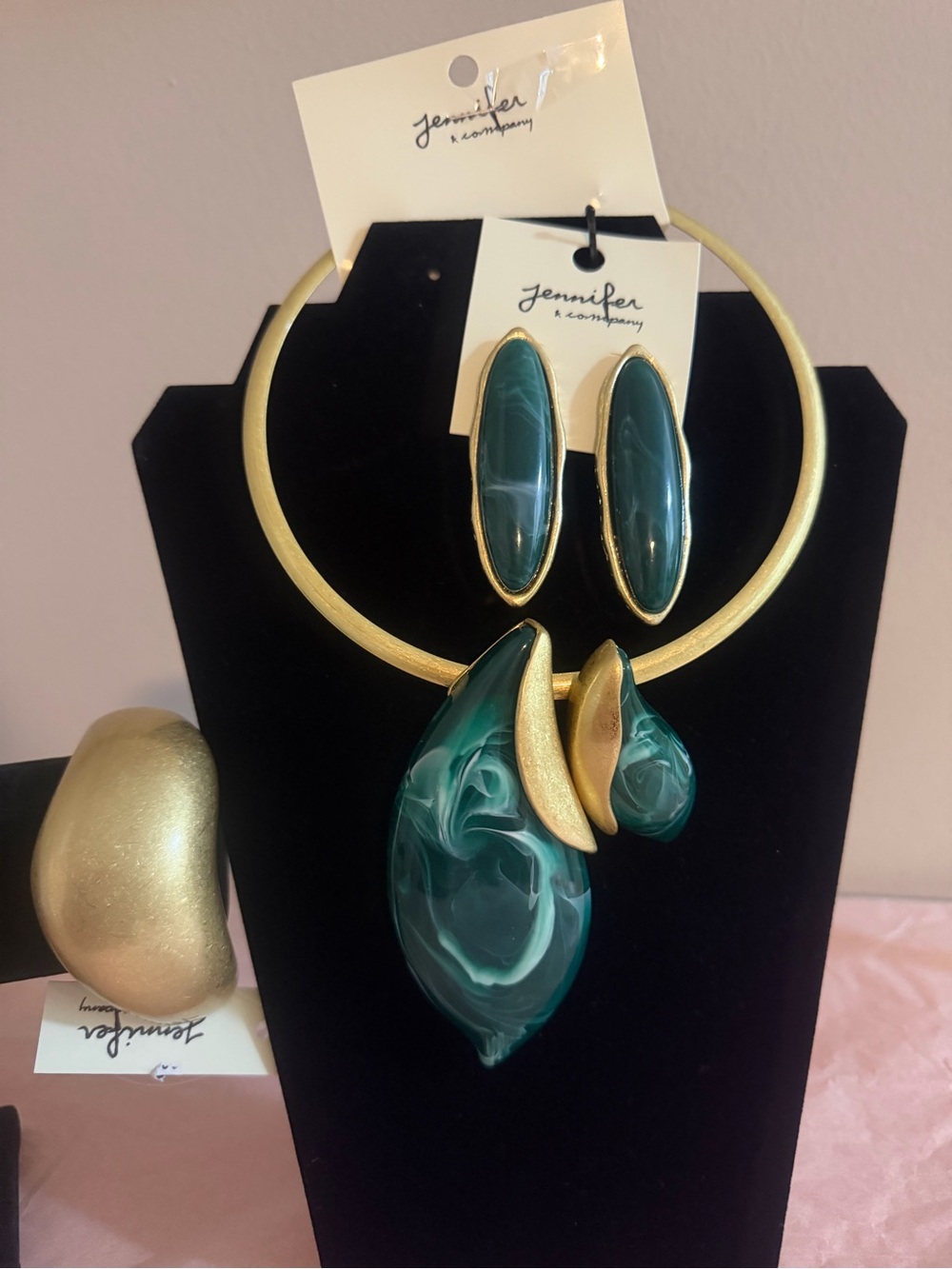 Emerald Green Resin Pendant Necklace, Bracelet & Earring Set
